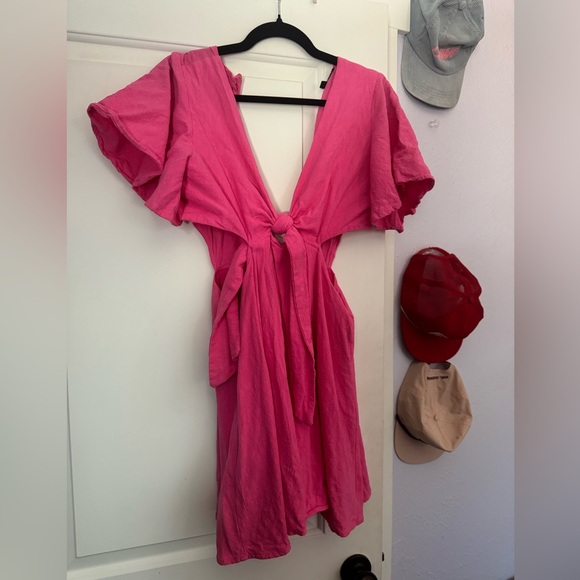 Lulu’s Pink cut out mini dress - Picture 4 of 4